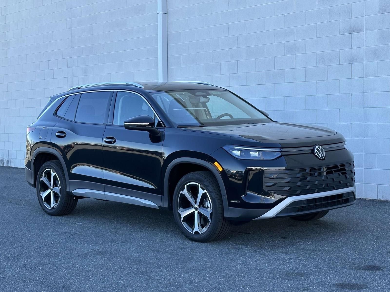 New 2026 Volkswagen Tiguan SE image 8