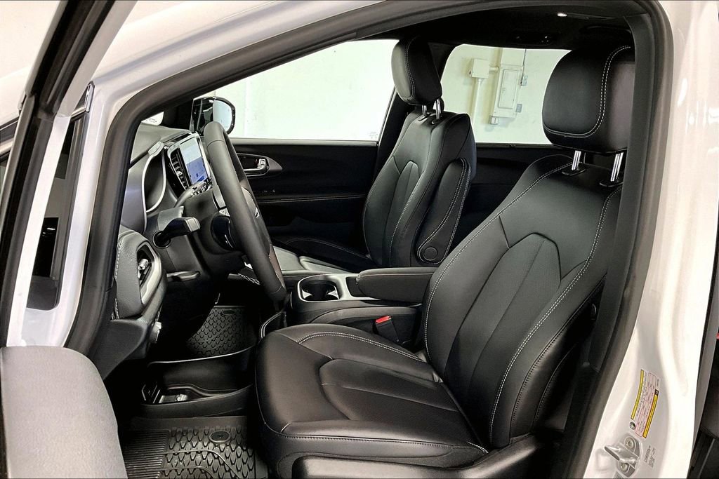 New 2026 Chrysler Pacifica Select image 25