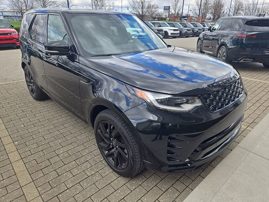 Used 2023 Land Rover Discovery S R-Dynamic image 3