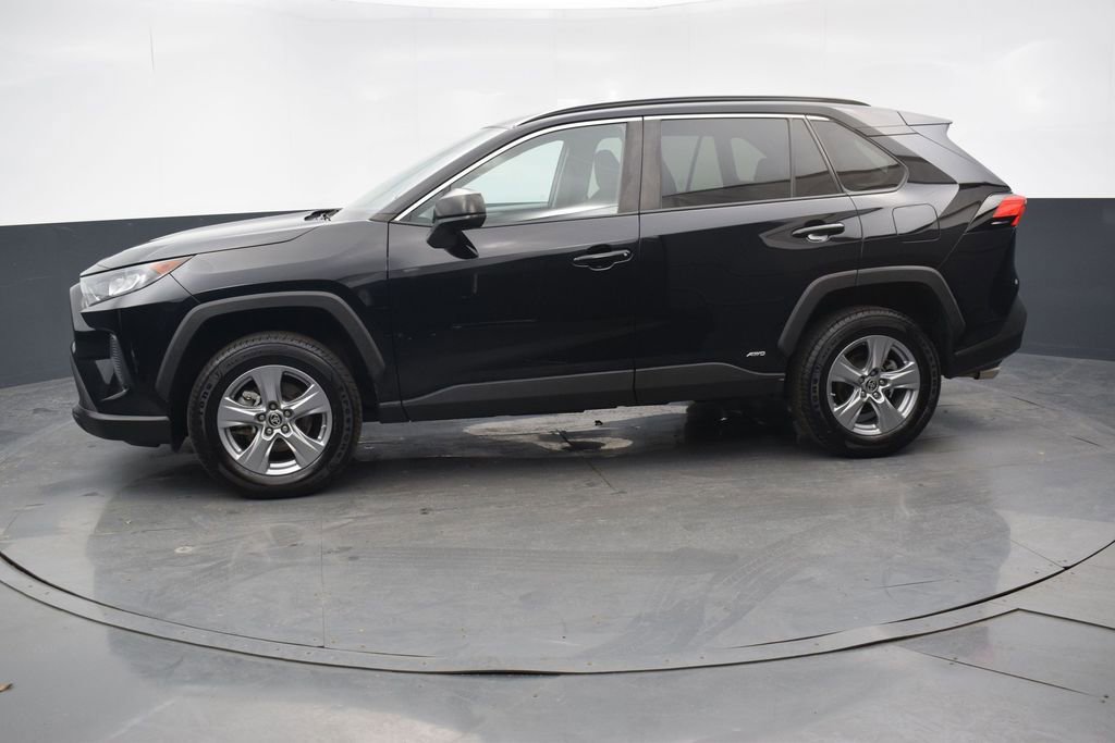 Used 2022 Toyota RAV4 LE AWD/4WD image 2