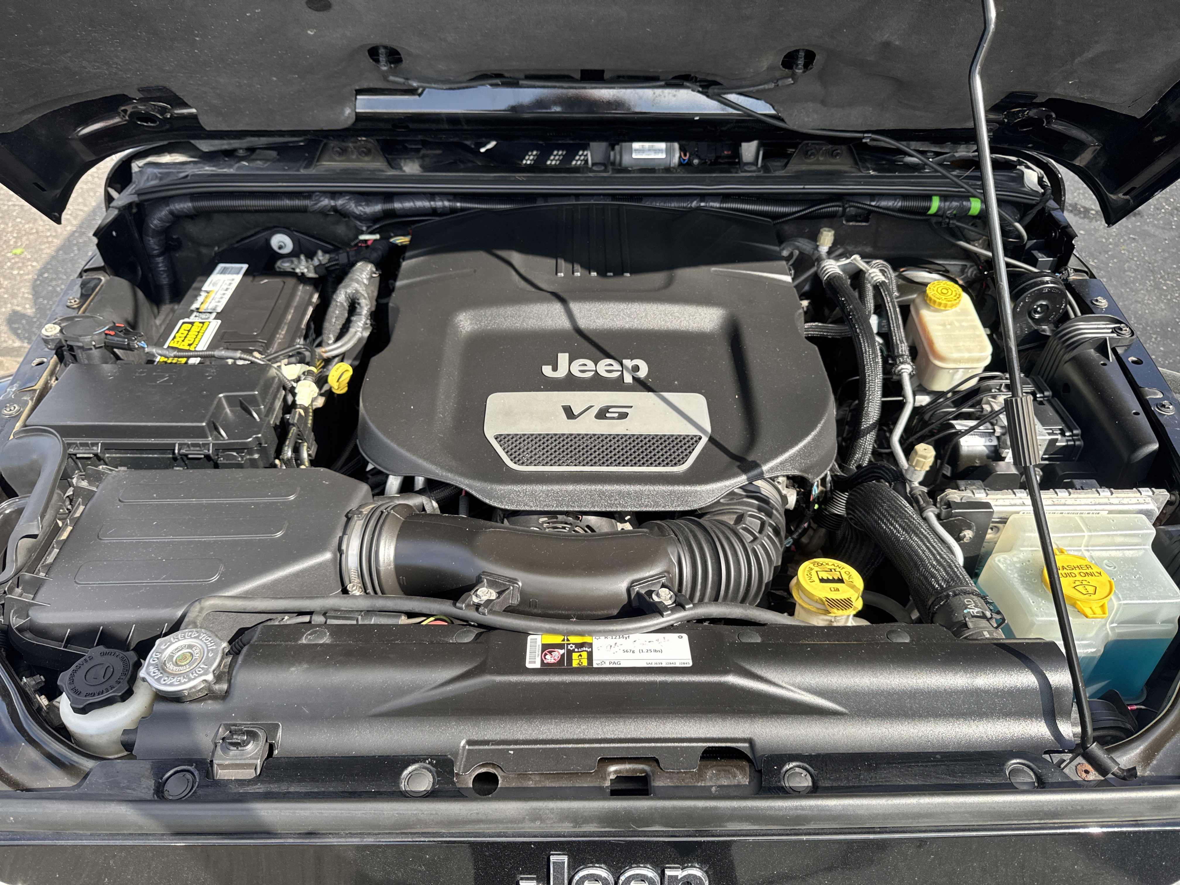 Used 2016 Jeep Wrangler Unlimited Sahara w/ Dual Top Group image 11