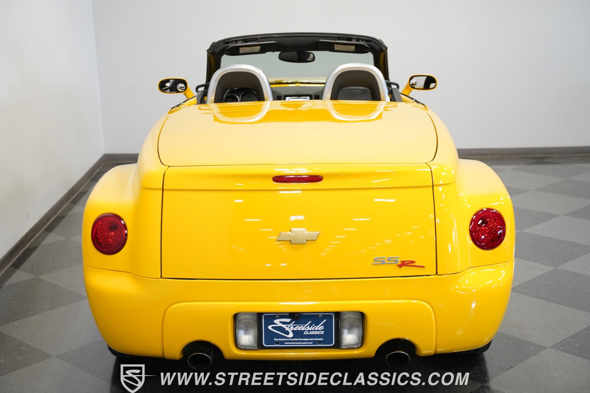Used 2005 Chevrolet SSR w/ Preferred Equipment Group image 31