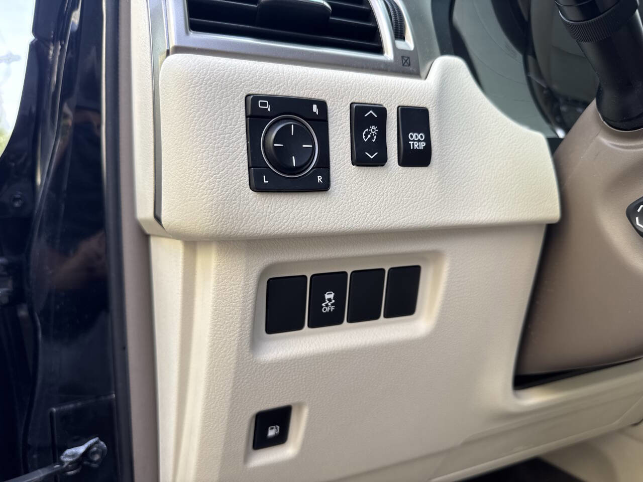 Used 2013 Lexus GX 460 w/ Comfort Plus Pkg image 34