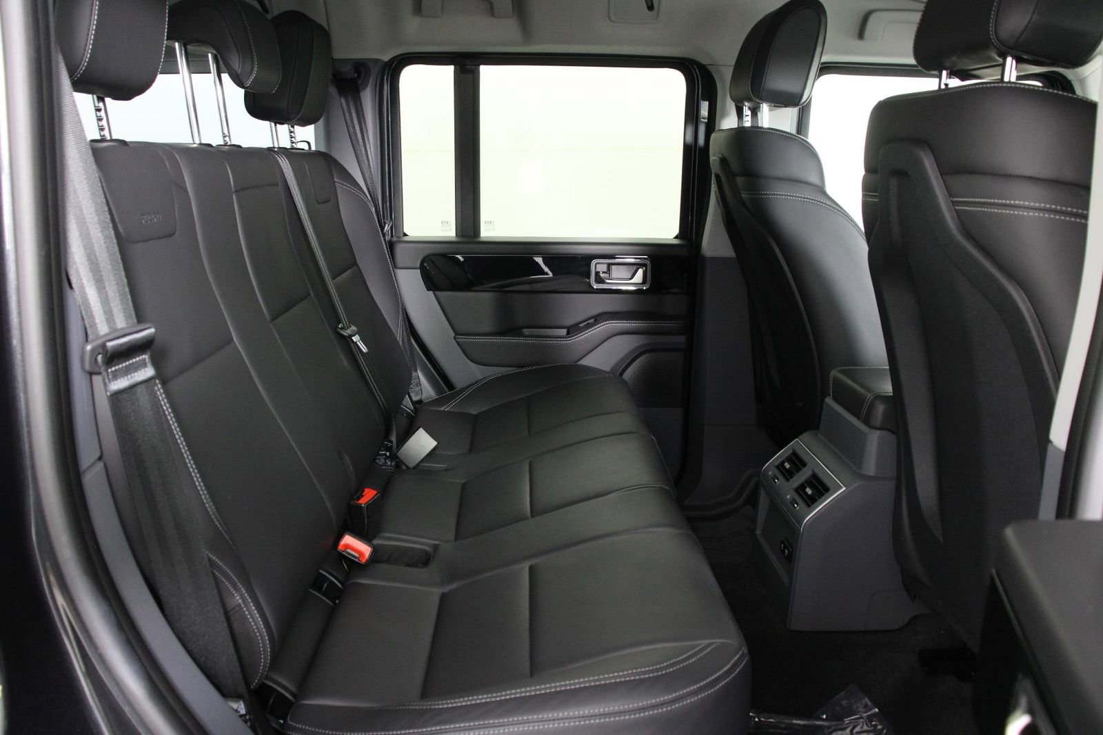 Used 2024 INEOS Grenadier Fieldmaster Edition image 32