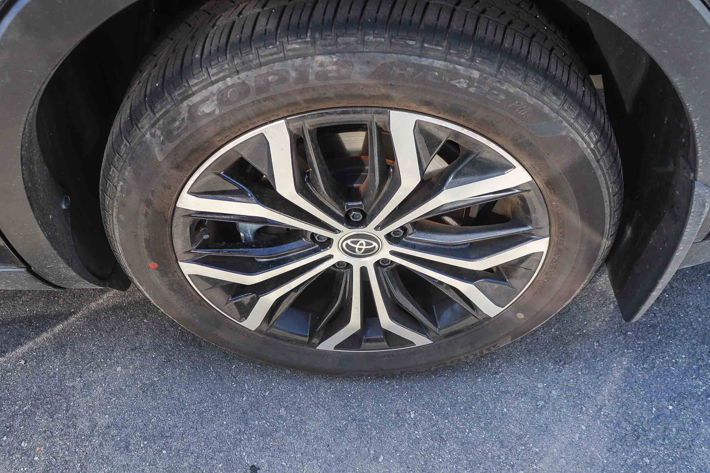 Used 2024 Toyota Crown XLE w/ Carpet Mat Package (TMS) image 12