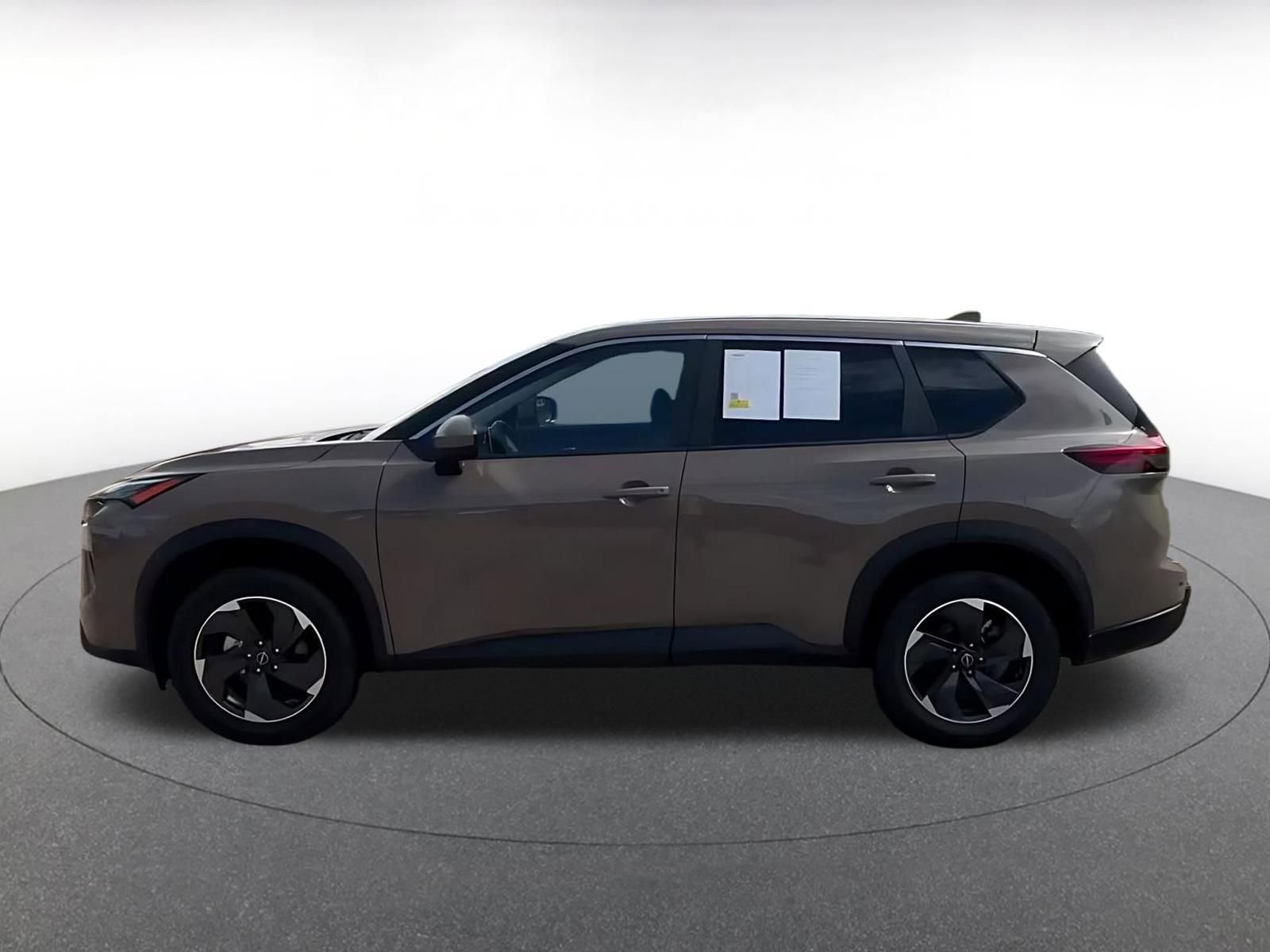 Used 2025 Nissan Rogue SV AWD/4WD image 9