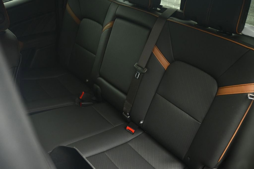 Used 2025 GMC Canyon AT4 w/ Technology Plus Package AWD/4WD image 46