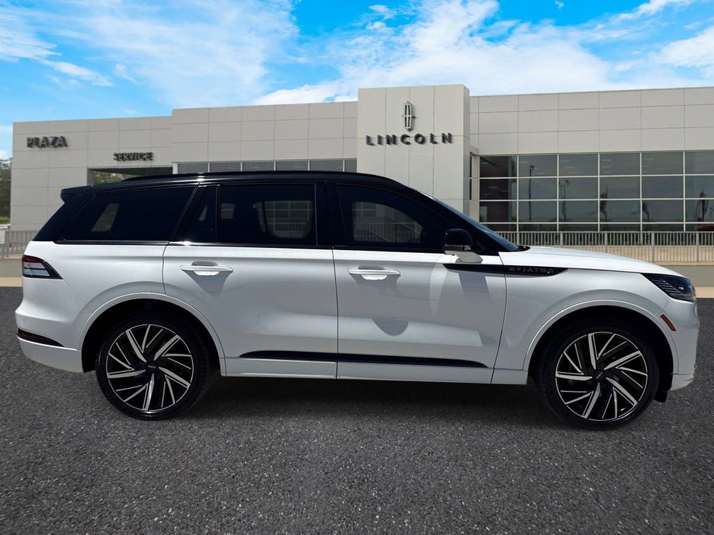 Certified 2025 Lincoln Aviator Black Label w/ Jet Appearance Package AWD/4WD image 2