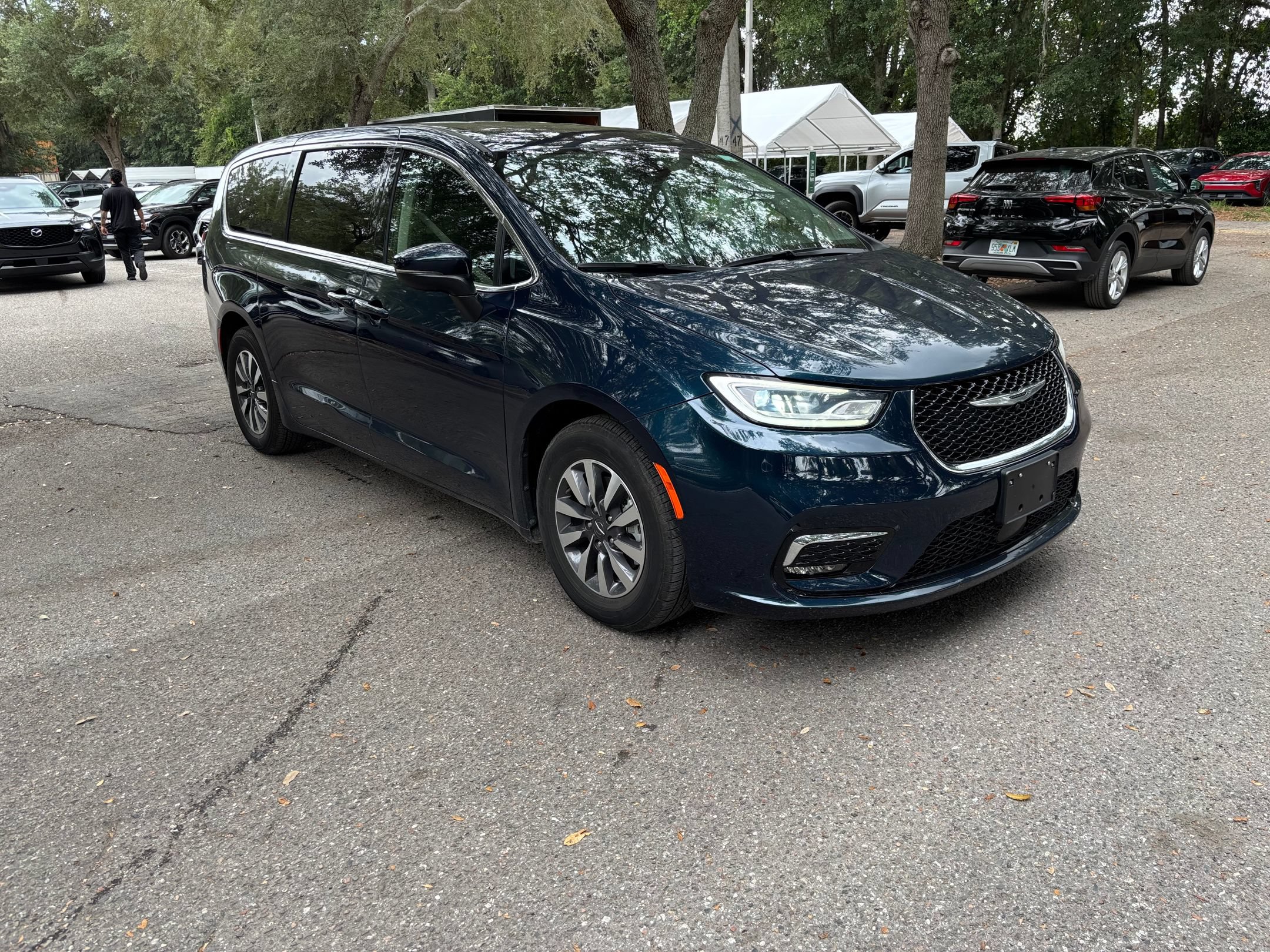 Used 2023 Chrysler Pacifica Touring-L FWD image 12