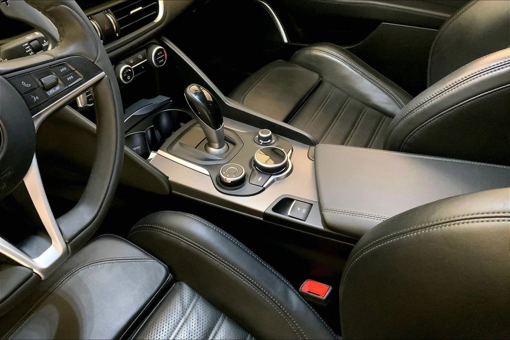 Used 2017 Alfa Romeo Giulia Ti w/ TI 19" Sport Package image 21