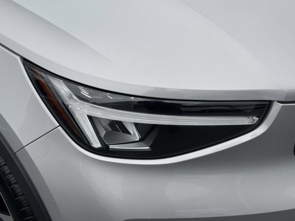 Certified 2023 Volvo XC40 B5 Ultimate w/ Protection Package Premier AWD/4WD image 10