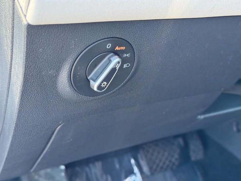 Used 2025 Volkswagen Taos SE image 17