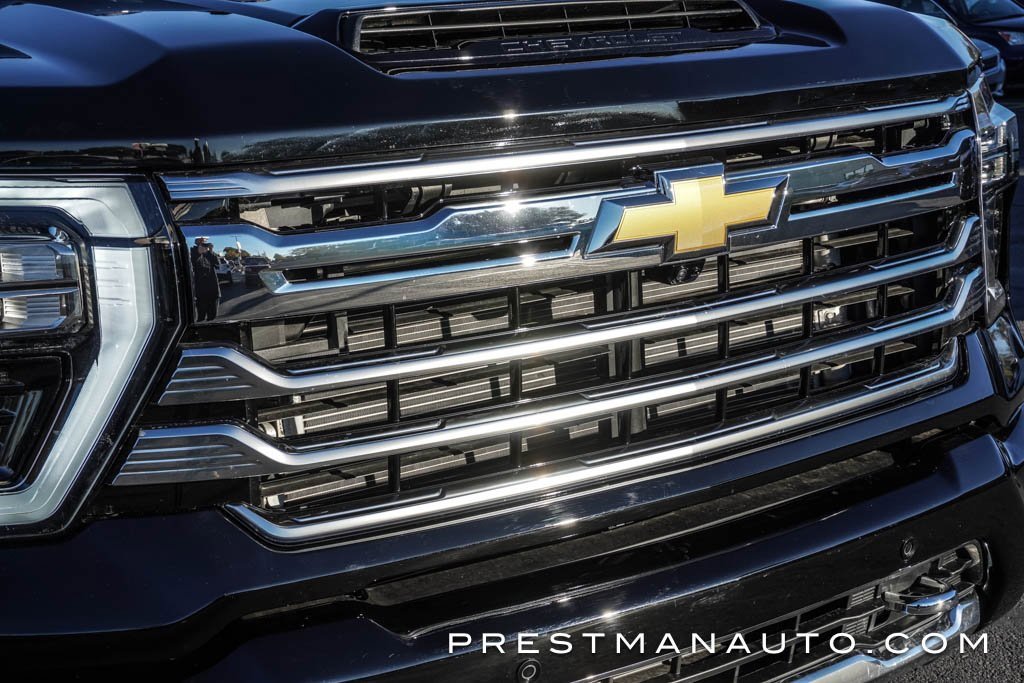 Used 2025 Chevrolet Silverado 3500 High Country w/ Technology Package image 18