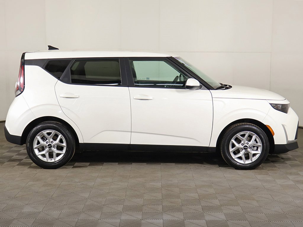 Used 2024 Kia Soul LX w/ Option Group 015 image 17