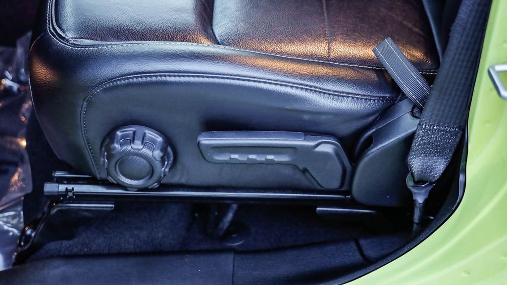 Used 2023 Jeep Wrangler Unlimited Sahara AWD/4WD image 26