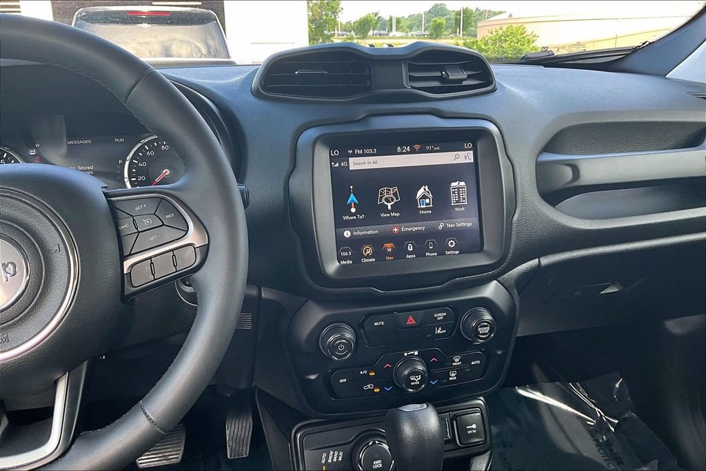 Used 2022 Jeep Renegade Latitude AWD/4WD image 11