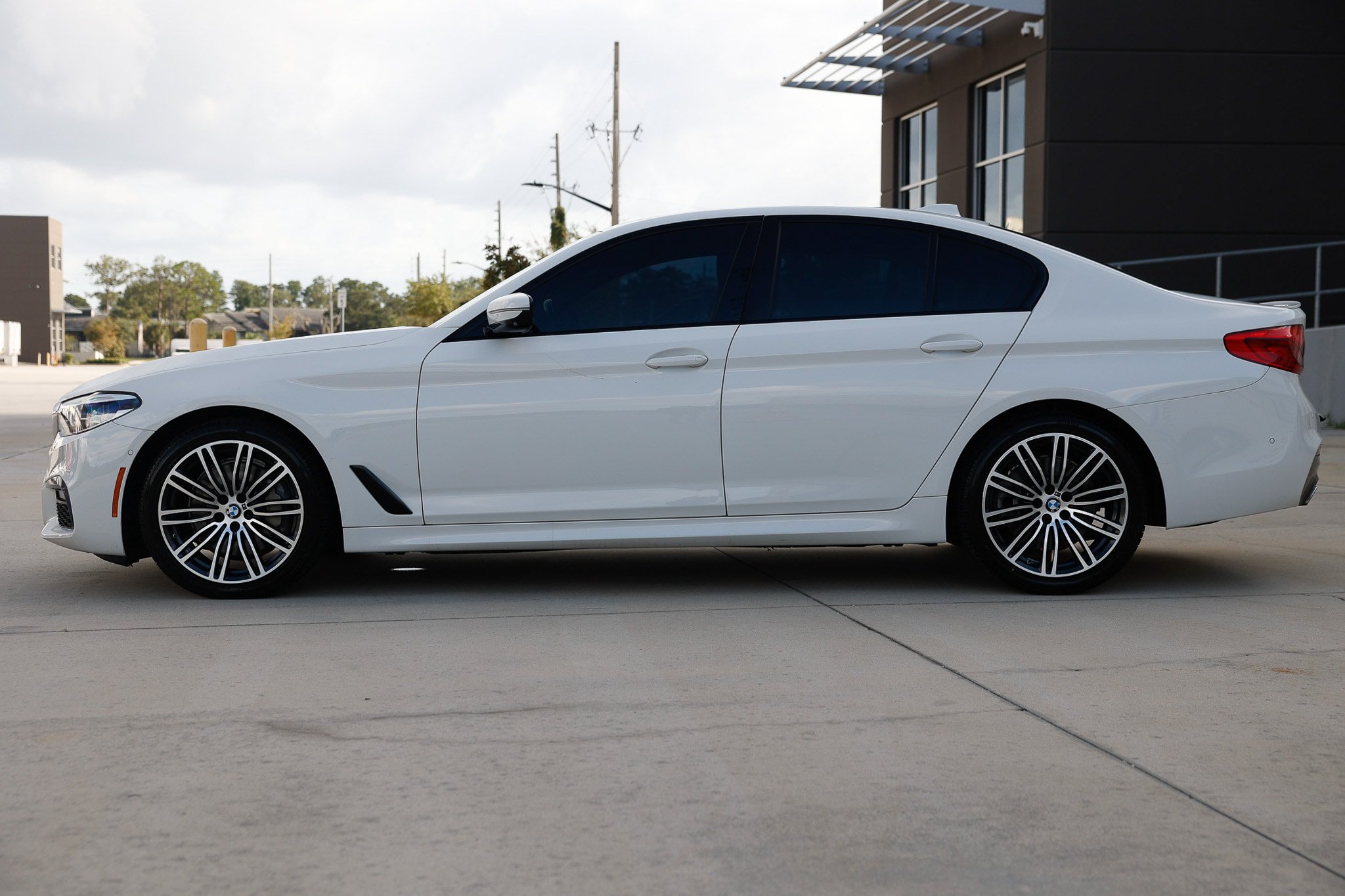 Used 2019 BMW 540i xDrive w/ M Sport Package AWD/4WD image 4