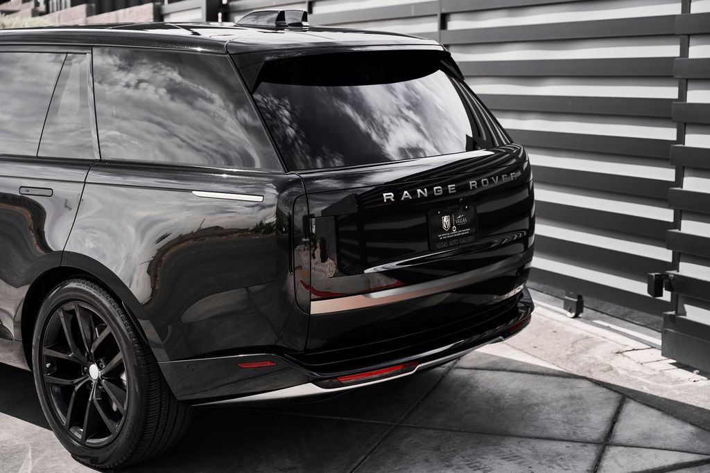 Used 2025 Land Rover Range Rover Long Wheelbase SE AWD/4WD image 9