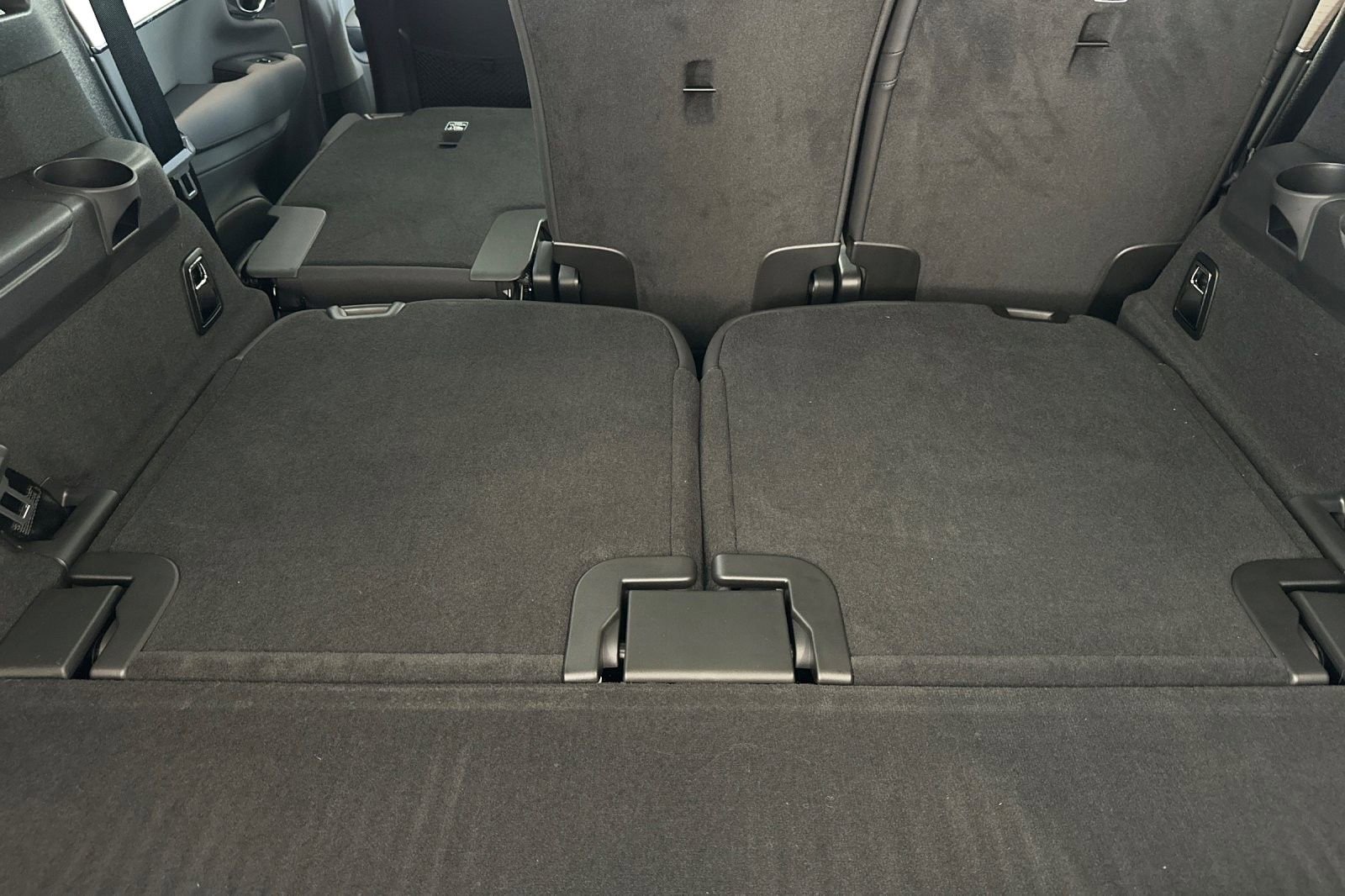 New 2026 Volvo XC90 B5 Plus w/ Protection Package Premier image 18