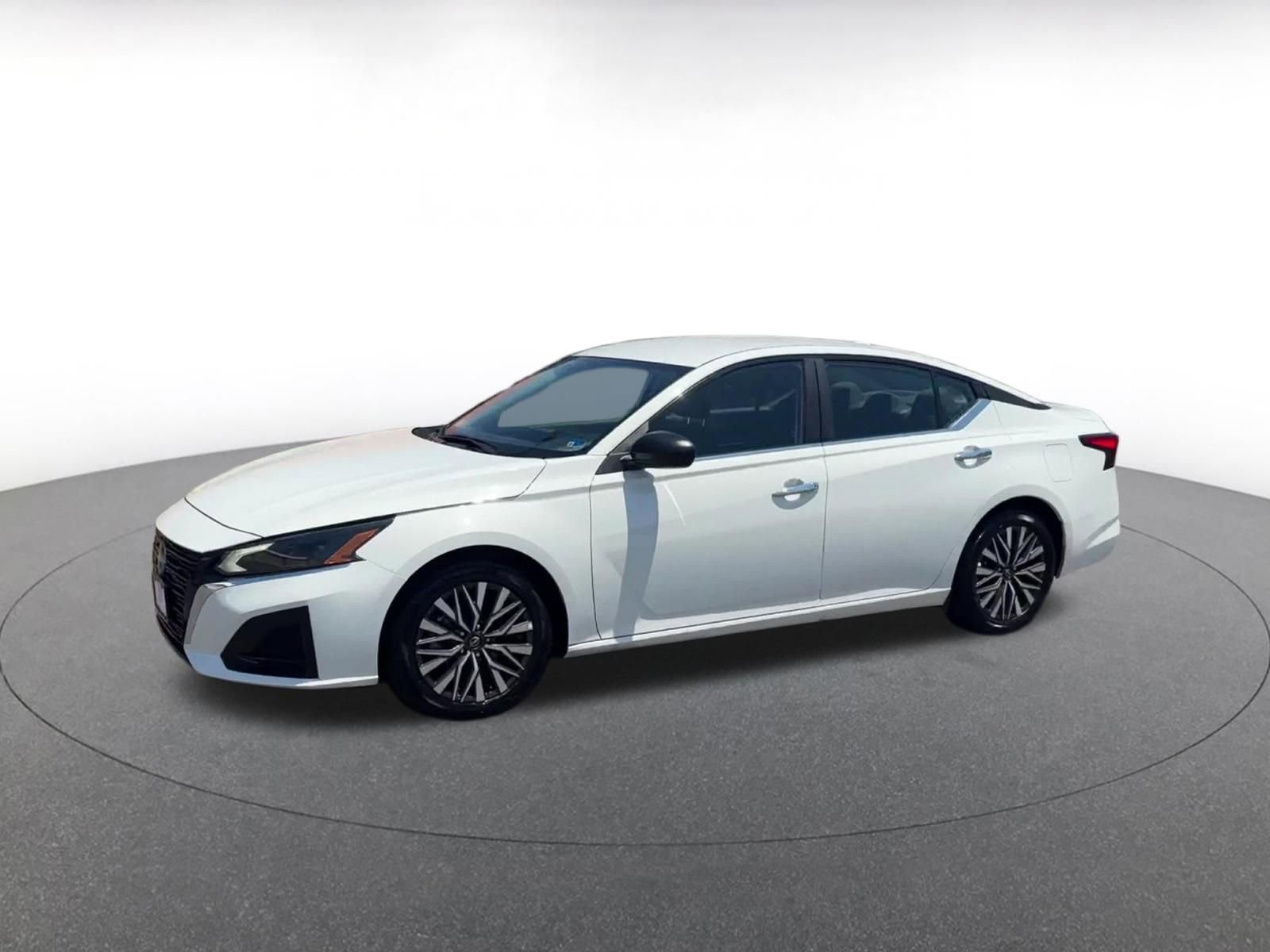 Used 2025 Nissan Altima 2.5 SV FWD image 8