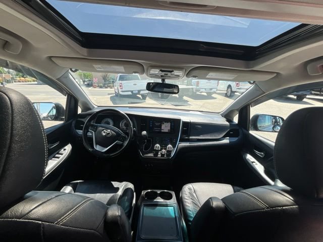 Used 2017 Toyota Sienna SE Premium FWD image 34