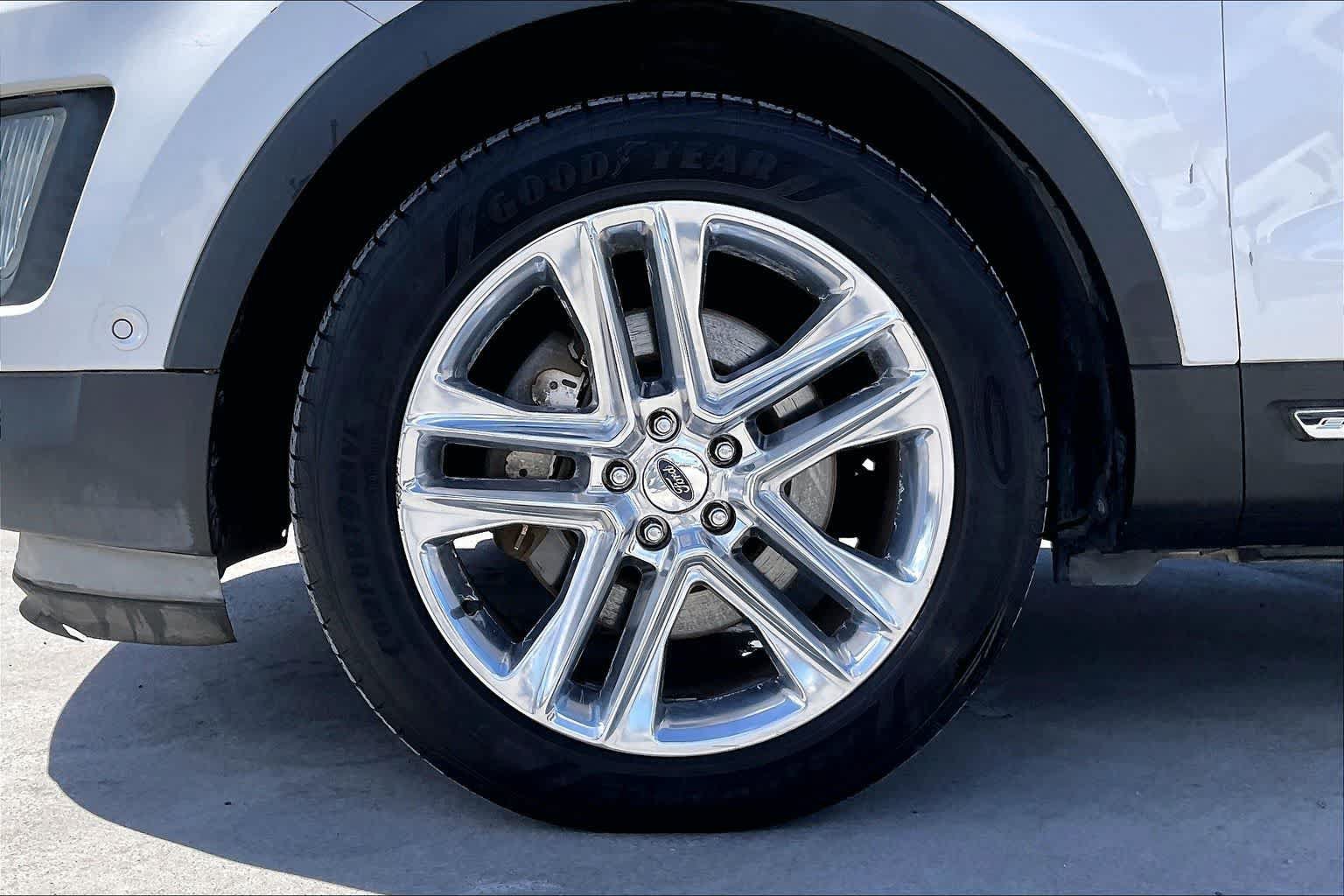 Used 2016 Ford Explorer Limited w/ Equipment Group 301A AWD/4WD image 8