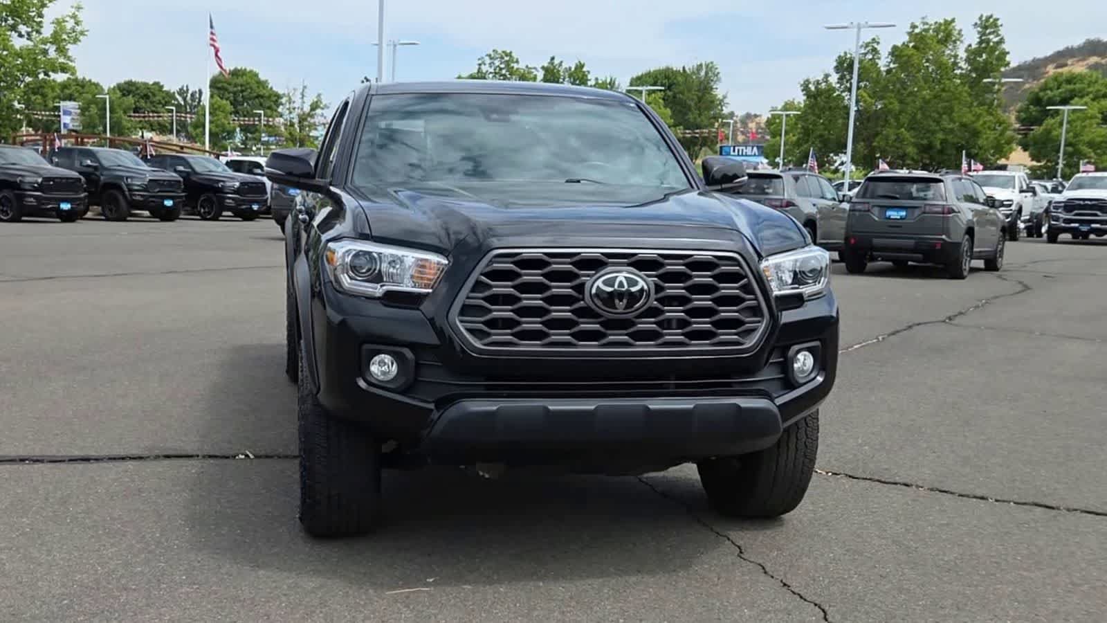 Used 2022 Toyota Tacoma TRD Off-Road w/ Technology Package AWD/4WD image 3