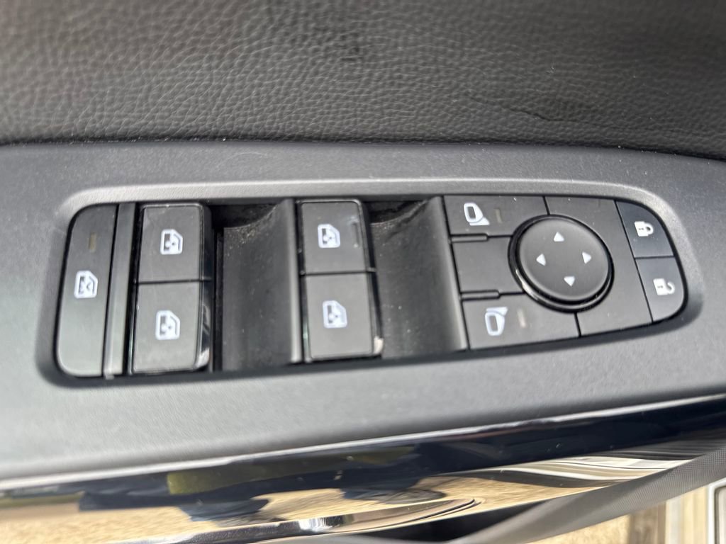 Used 2024 Nissan Pathfinder SV w/ SV Premium Package image 16