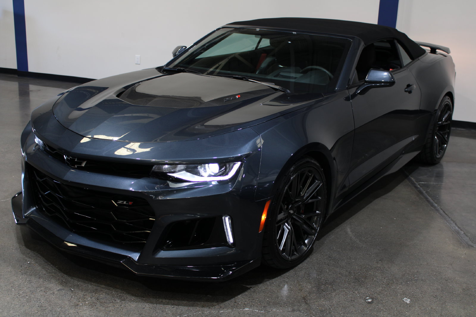 Used 2019 Chevrolet Camaro ZL1 RWD image 7