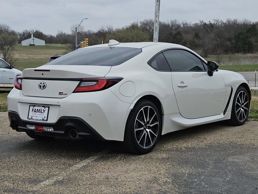 Used 2023 Toyota GR86 RWD image 6