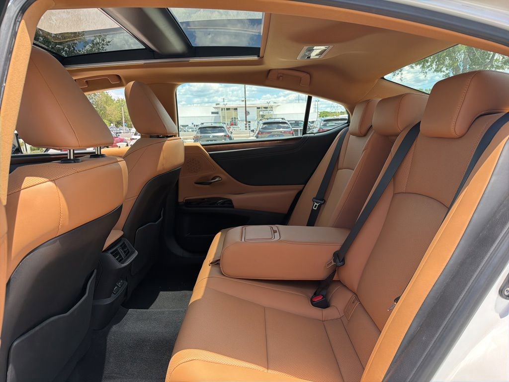 Used 2024 Lexus ES 350 w/ Premium Package FWD image 10