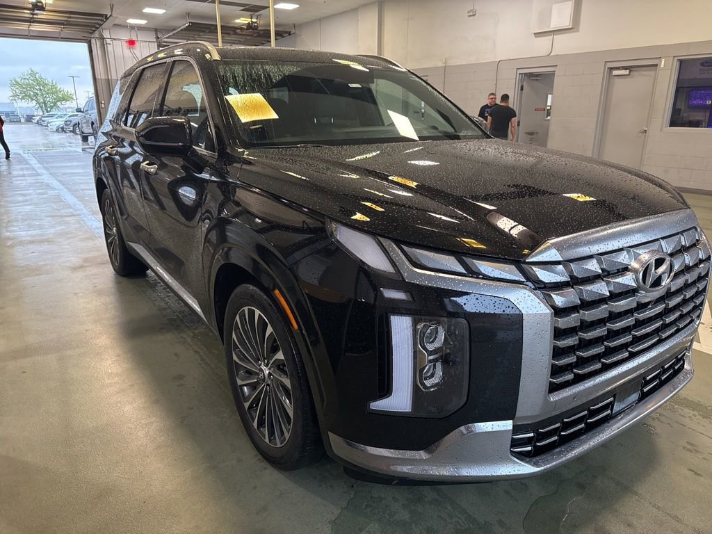 Used 2024 Hyundai Palisade Calligraphy image 3