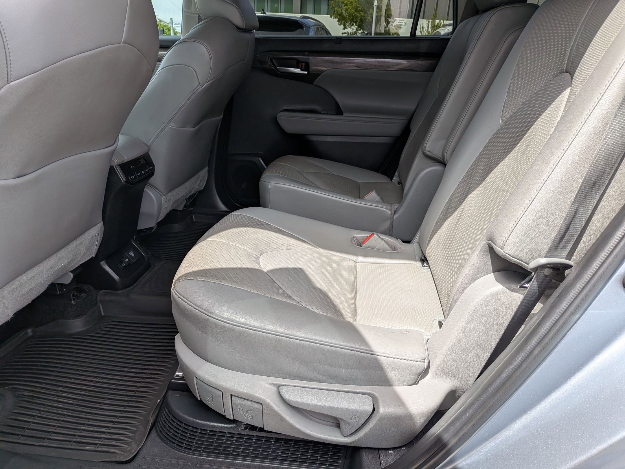 Used 2023 Toyota Highlander Limited AWD/4WD image 30