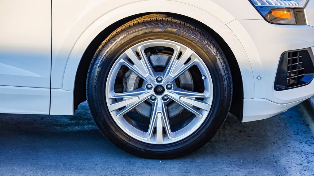 Used 2023 Audi Q8 Prestige w/ Prestige Package image 11