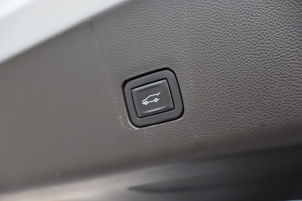 Used 2022 Chevrolet Traverse High Country image 44