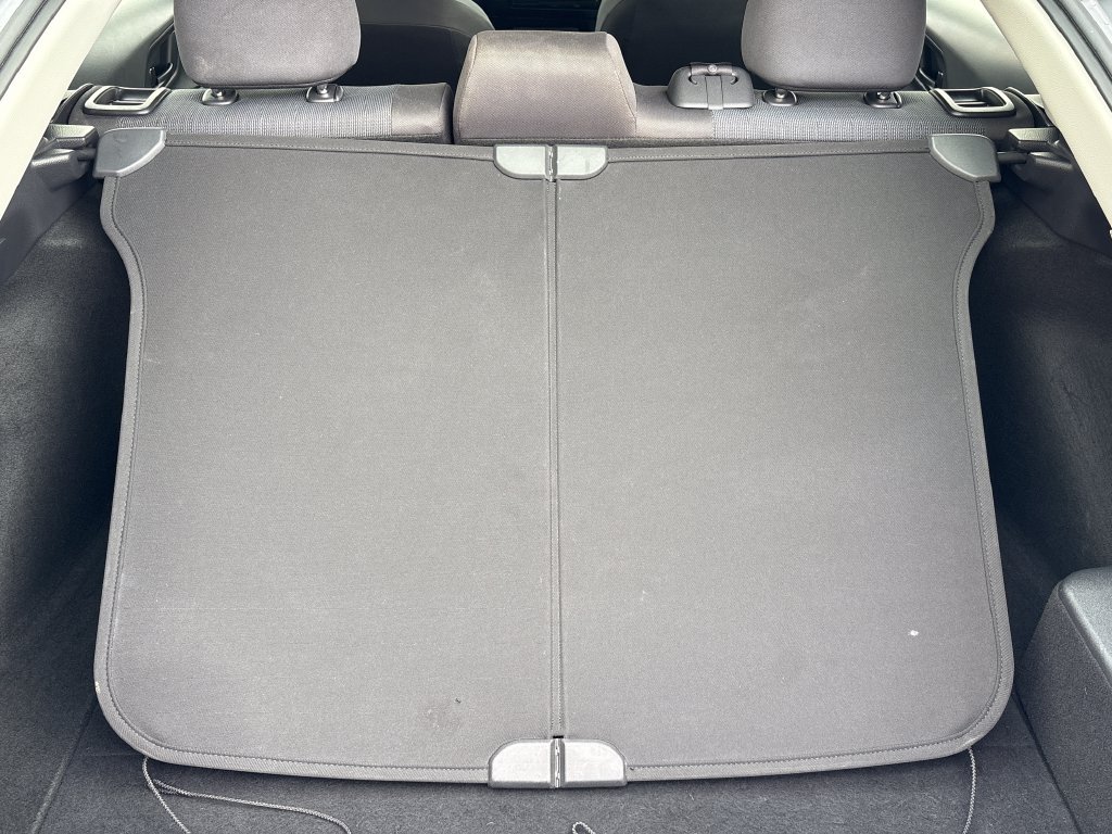 Used 2025 Toyota Prius LE FWD image 38