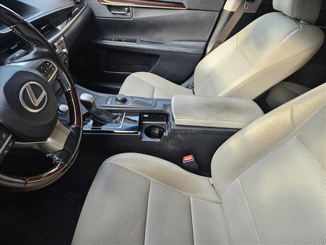 Used 2016 Lexus ES 300h w/ Premium Package w/Wood Trim image 11