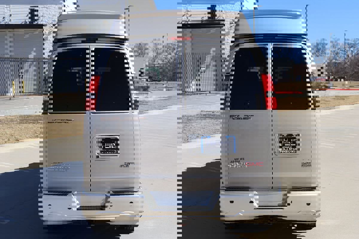 Used 2020 GMC Savana 2500 Extended w/ Enhanced Convenience Package image 9