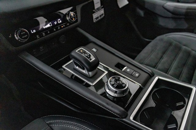 New 2025 Mitsubishi Outlander SE image 14