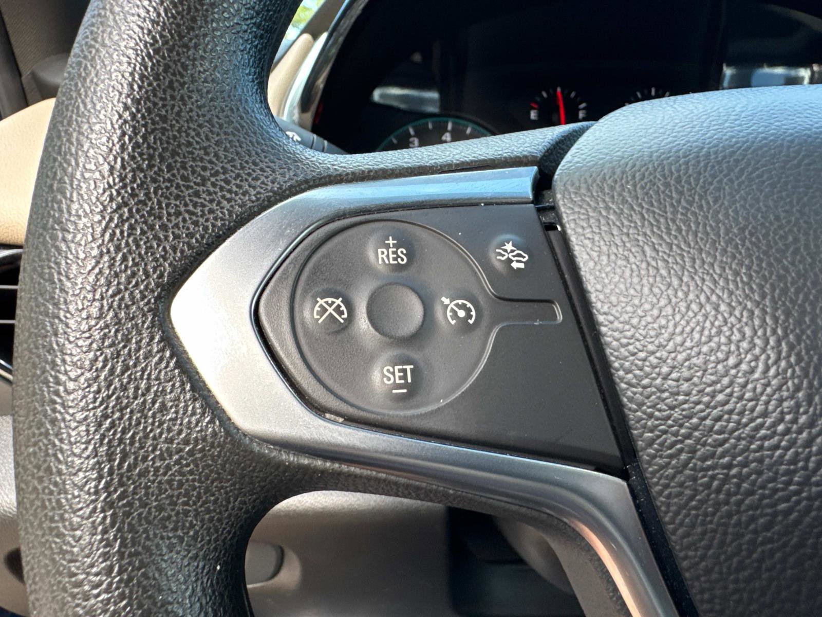 Used 2023 Chevrolet Traverse LS image 31