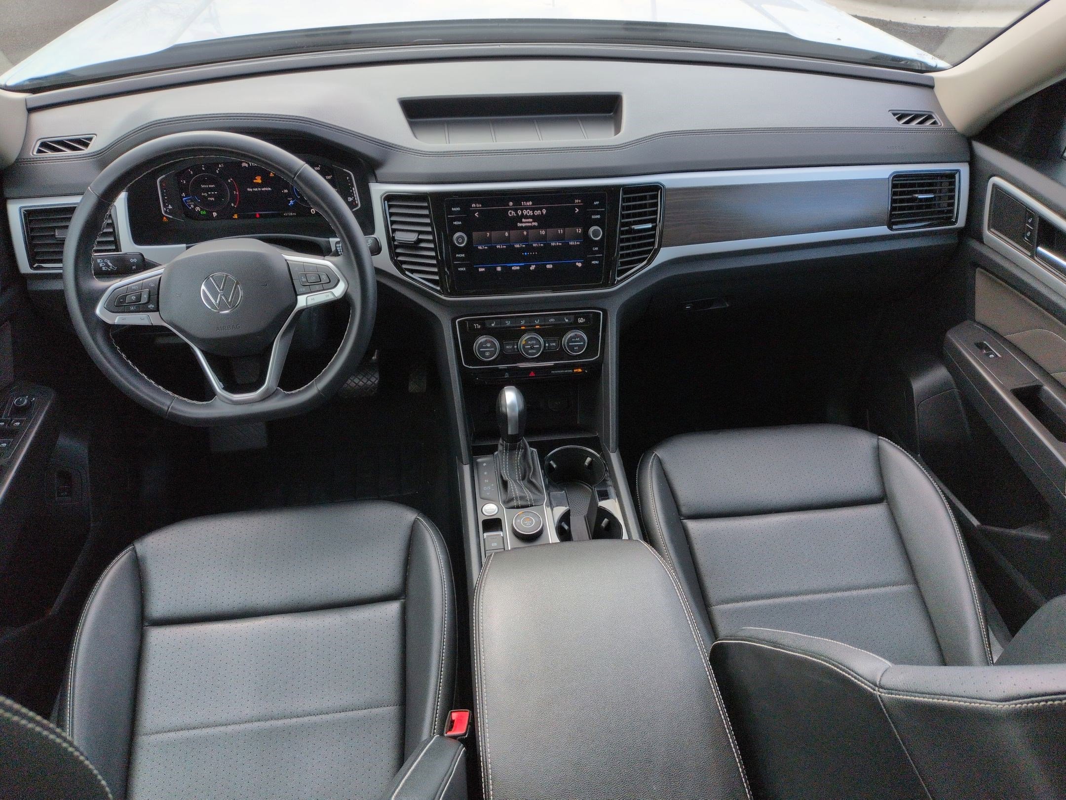 Used 2023 Volkswagen Atlas SE image 30