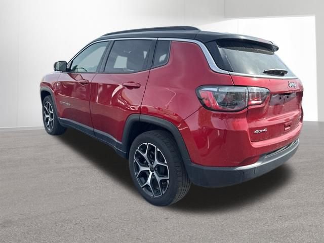 Used 2025 Jeep Compass Limited AWD/4WD image 3