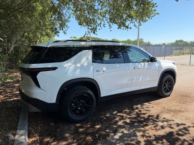 Used 2025 Chevrolet Traverse LT FWD image 8