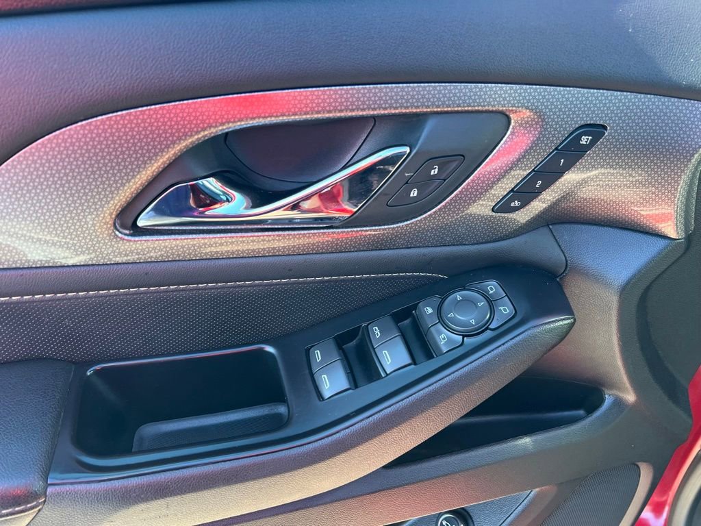 Used 2023 Chevrolet Traverse Premier image 16