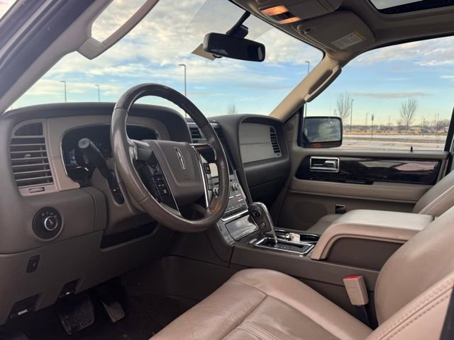 Used 2015 Lincoln Navigator L 4WD image 8