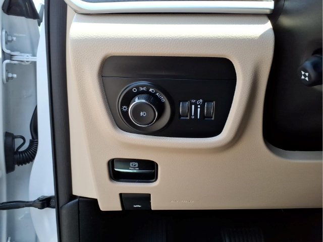 Used 2023 Jeep Grand Cherokee Limited w/ Luxury Tech Group II AWD/4WD image 14