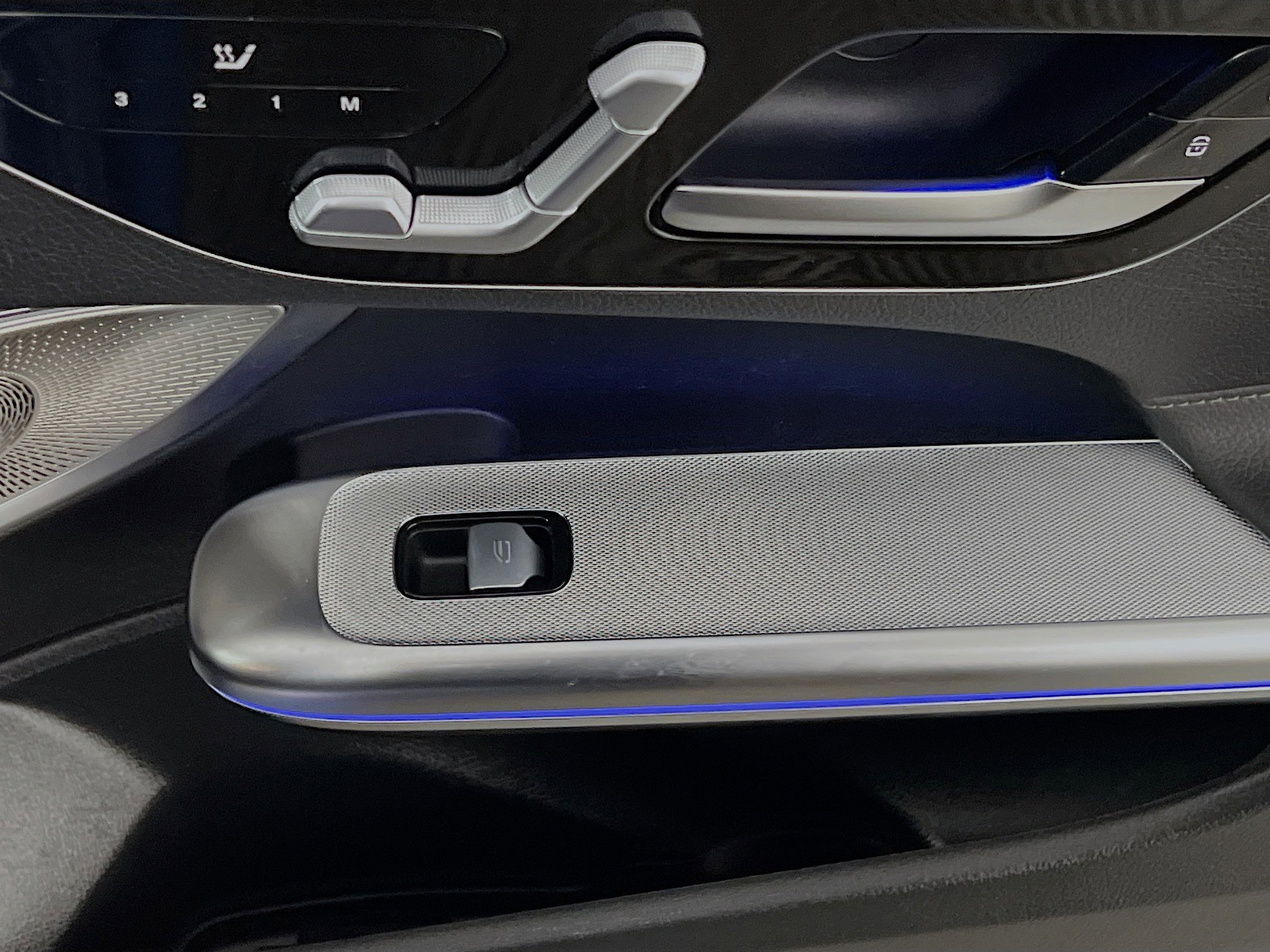 Used 2024 Mercedes-Benz CLE 300 4MATIC Coupe image 32