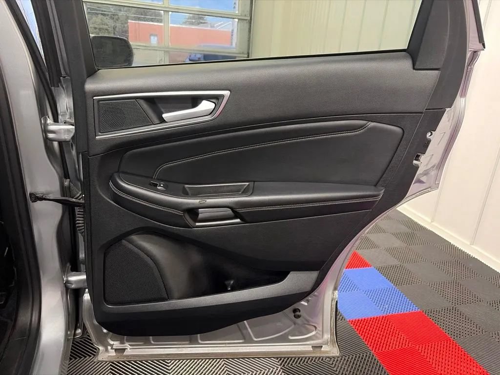 Used 2024 Ford Edge Titanium AWD/4WD image 18