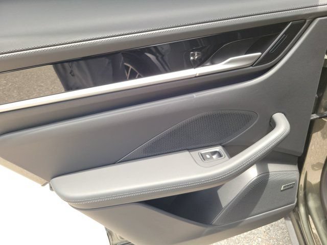 Used 2025 Porsche Macan Electric RWD image 14