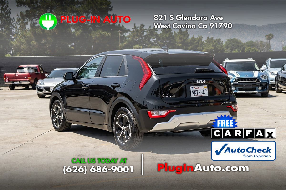 Used 2024 Kia Niro LX image 2